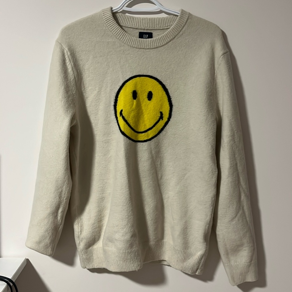 Gap Smiley cream colored sweater with happy face